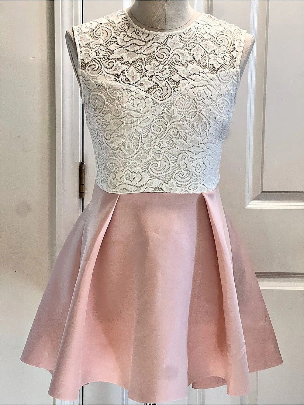 B. Smart Floral Lace Back Mini Dress Pink Size Small 5/6